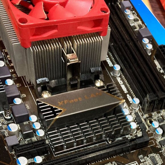 ASROCK 970 EXTREME3 R2.0 AM3+ MOTHERBOARD ATX DDR3 AMD FX UEFI SECURE BOOT - Picture 8 of 11